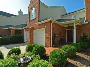 6027 Sharon Rd, Charlotte, NC 28210