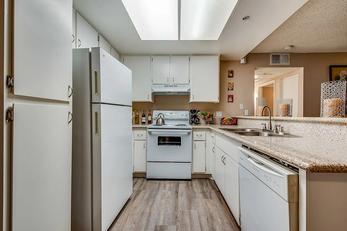 Maple Hill Apartments — Photo 1