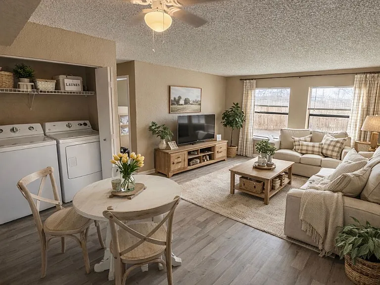 411 W K Pl — Photo 37
