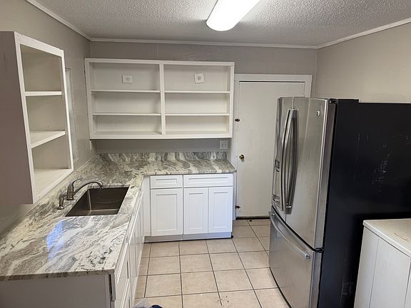 3rd image of 104 Katherine St NE #5