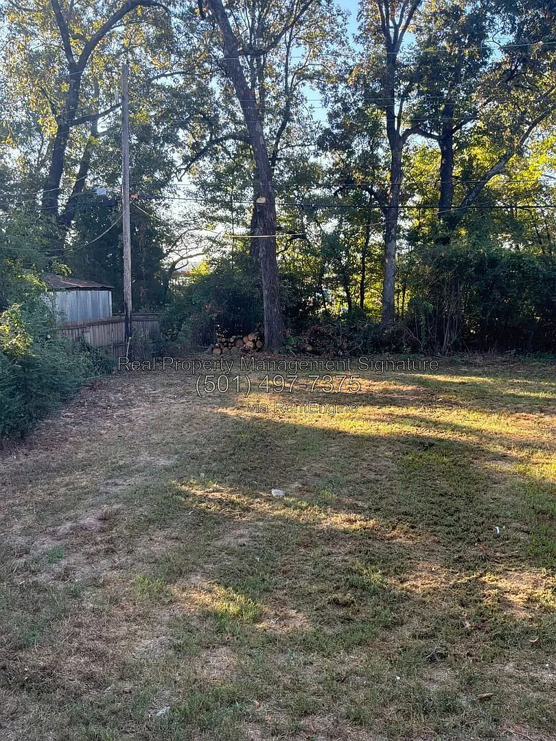 2 bed, 1.0 bath, 855 sqft, $795 — Photo 2