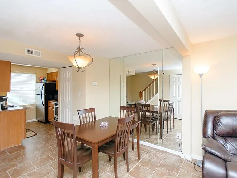 63 Lucinda Ct — Photo 4