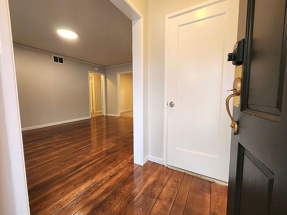 3rd image of 1040 Fife Ave