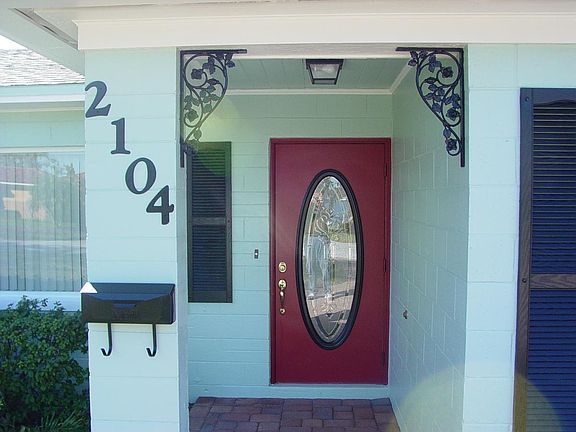 2nd image of 2104 Killarney Dr