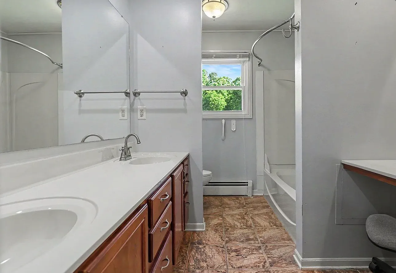 3 bed, 2700 sqft, $3,100 — Photo 4