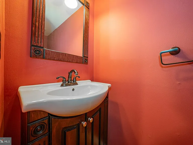 403 Woodside Cir — Photo 6