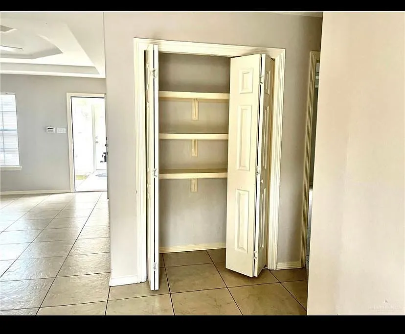 2 bed, $830 — Photo 2