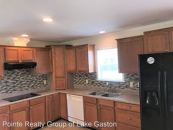 4th image of 948 Golf Dr