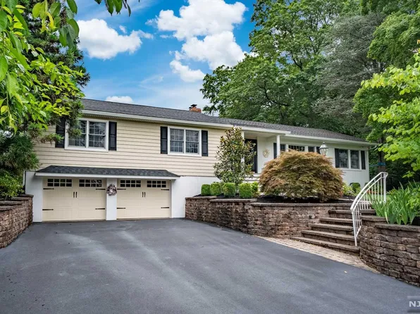 56 Melville Rd, Hillsdale, NJ 07642