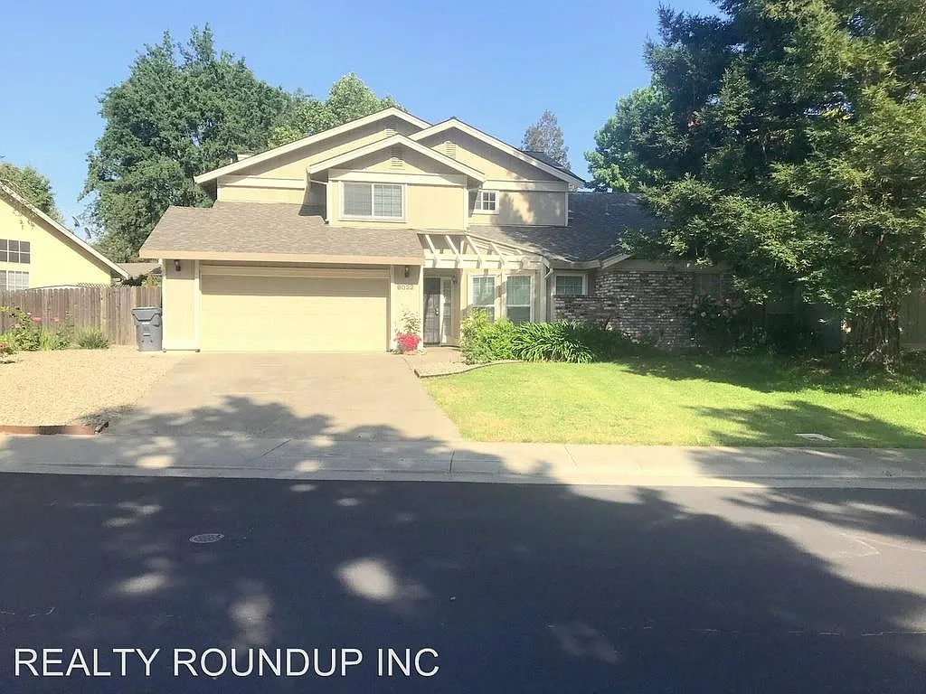 9022 Laguna Springs Way photo 1