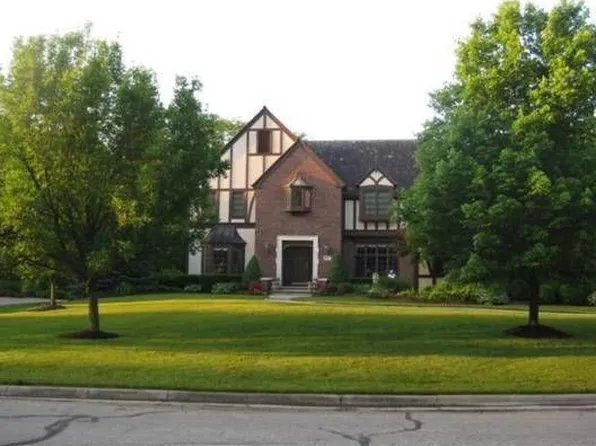 4605 Nicklaus Dr, Lawrence, KS 66047