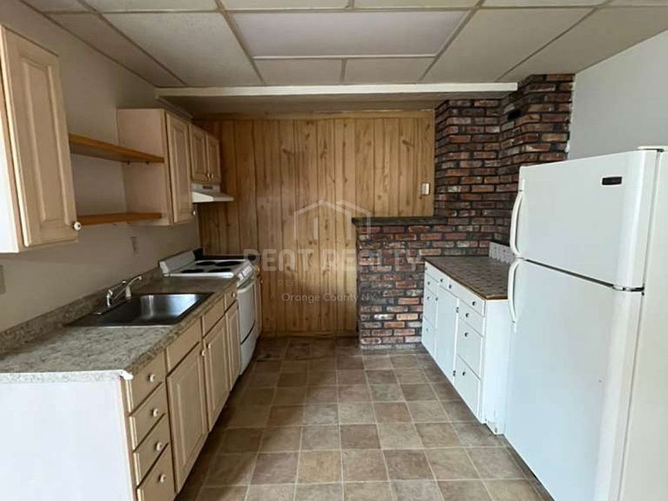 2nd image of 143 Main St Unit 9
