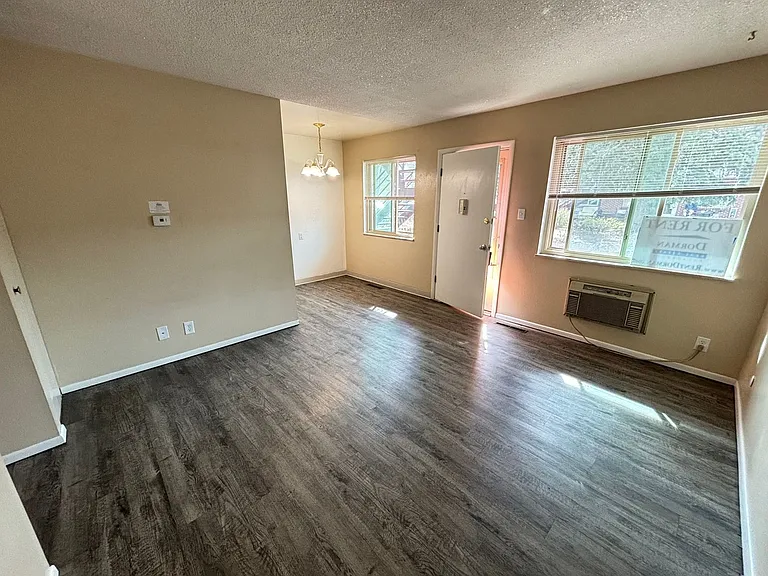 Taylor St Apartment — Photo 33
