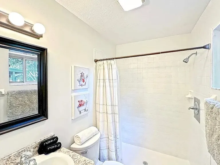 6500 SW 60th Ave — Photo 8