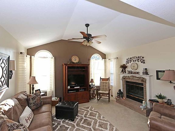 5th image of 48 Woodberry Dr