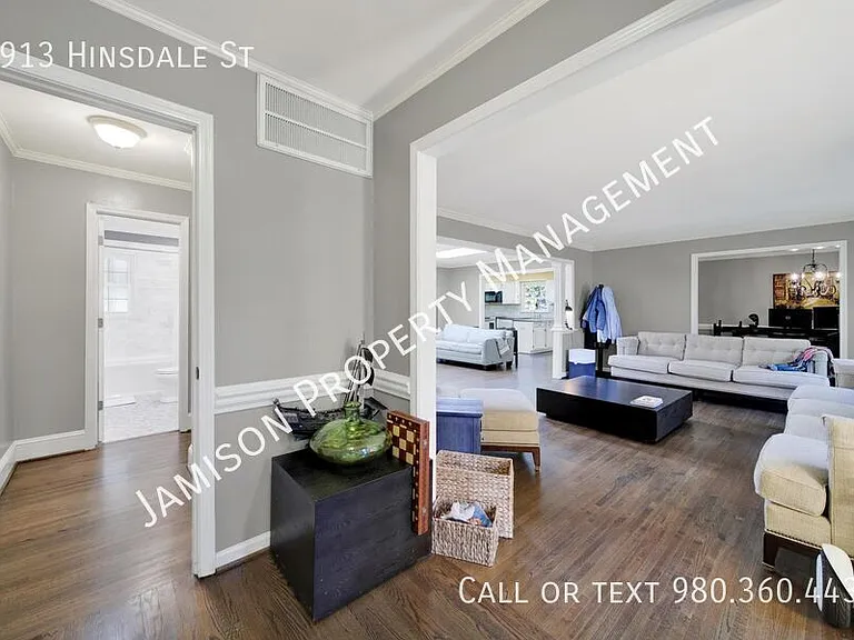 2913 Hinsdale St — Photo 2