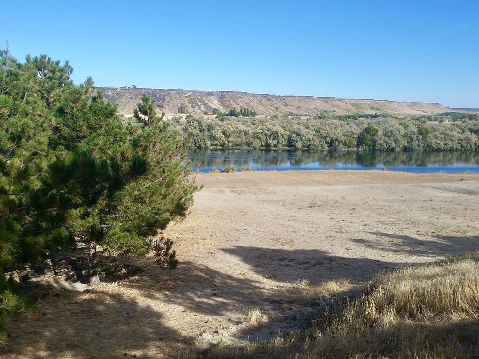 2nd image of 7870 Riverfront Dr