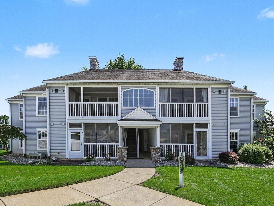 1st image of 749 W Barrington Cir