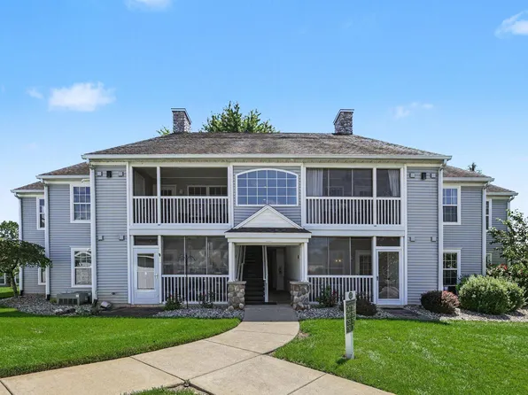 749 W Barrington Cir, Jackson, MI 49203