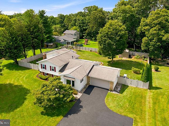 2nd image of 13165 Deanmar Dr