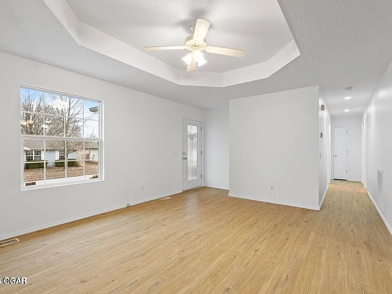 1177 E Amber Dr — Photo 4