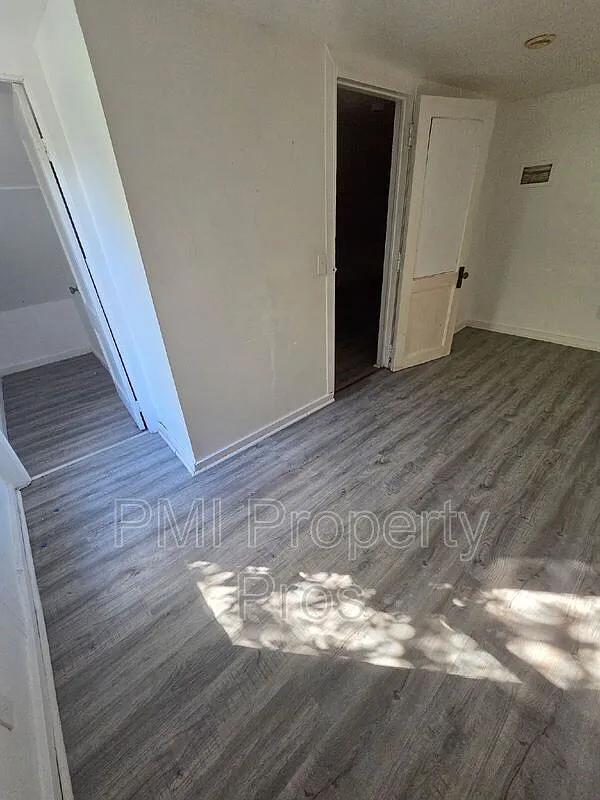 3 bed, 1.0 bath, 1080 sqft, $1,400 — Photo 4