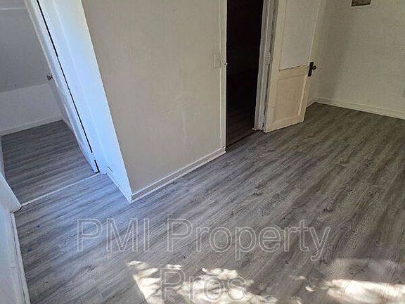 4th image of 615 W Chambers St