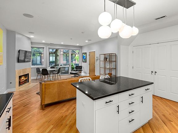 4th image of 2241 W Wabansia Ave APT 102
