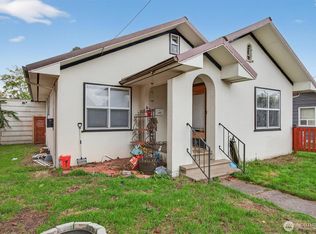 1202 S 3rd Avenue, Kelso, WA 98626