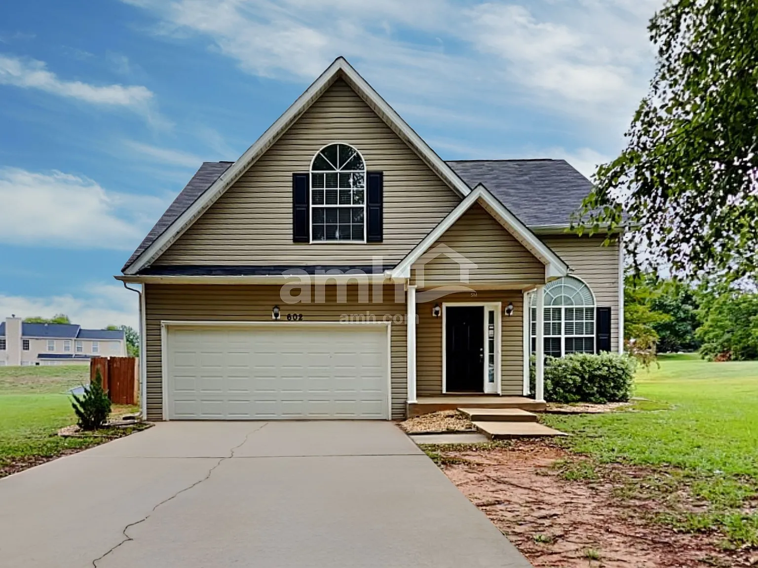 4 bed, 2.5 bath, 2308 sqft, $2,200 — Photo 1