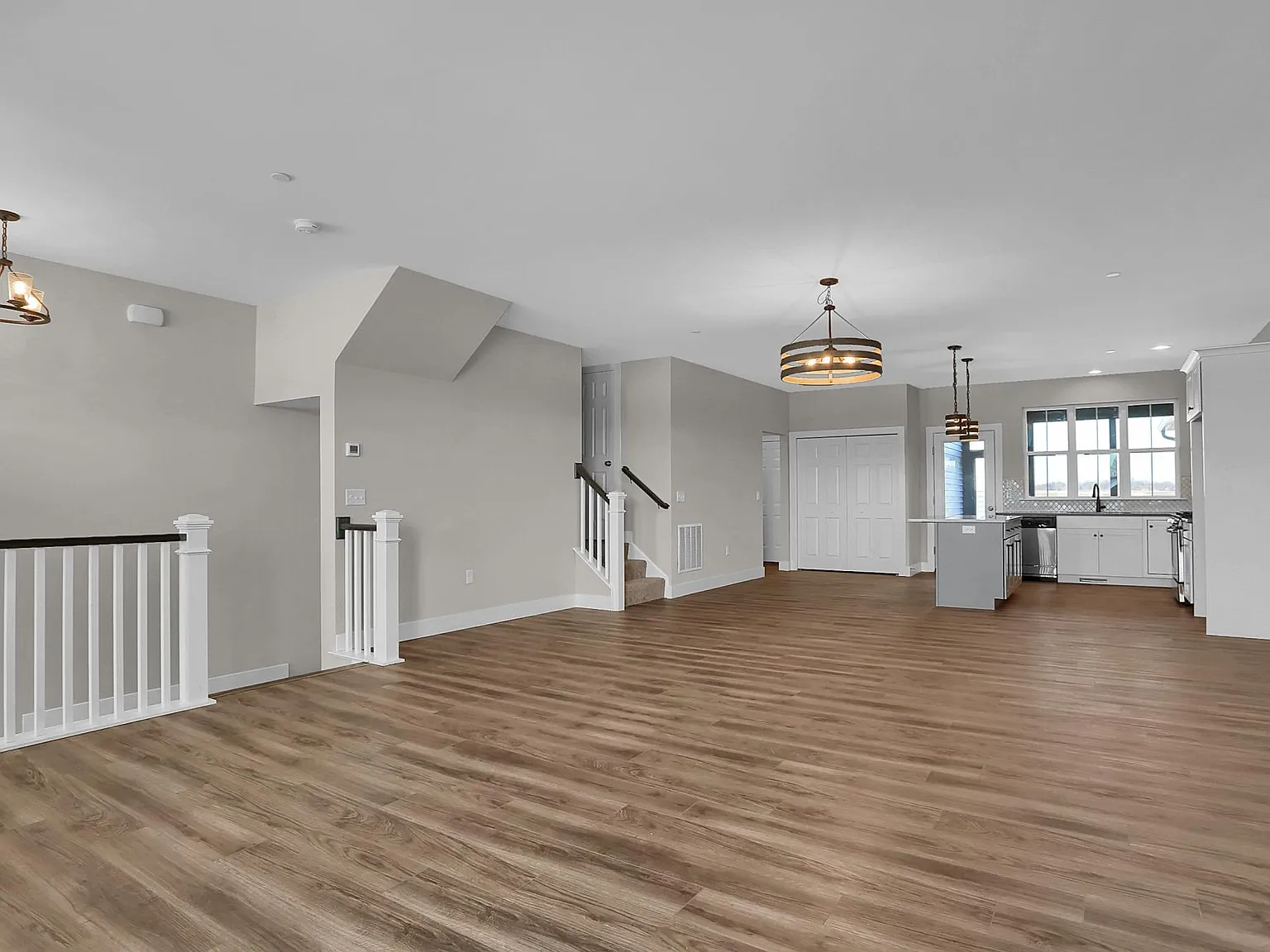 3 bed, 1856 sqft, $2,400 — Photo 2