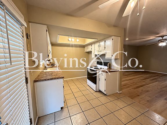 4th image of 201 S Greenleaf Dr