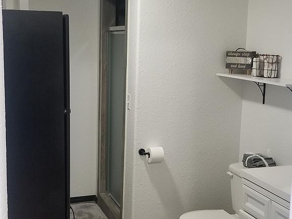 3rd image of 708 W San Antonio St
