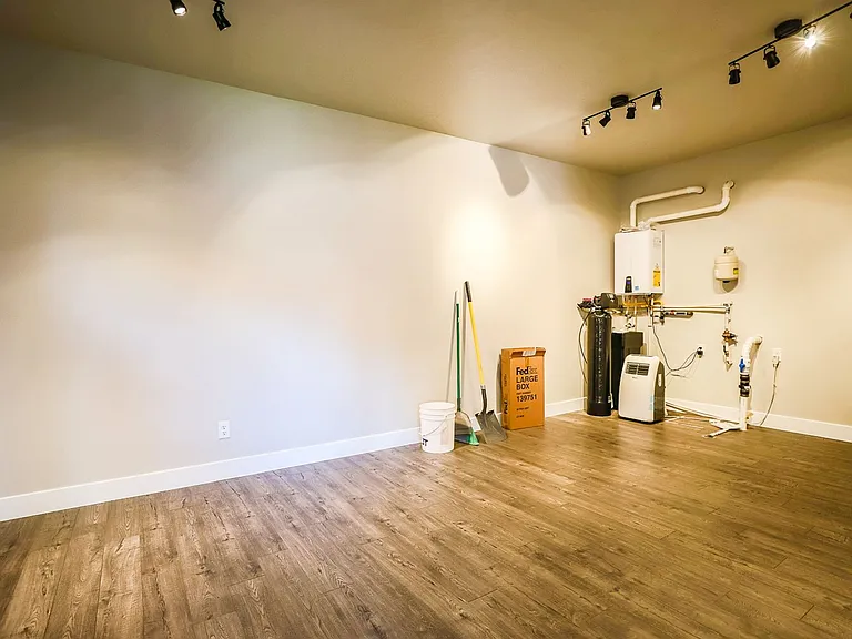 1855 W 740 South Cir — Photo 32