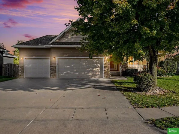 2514 Heritage Ln, Fremont, NE 68025