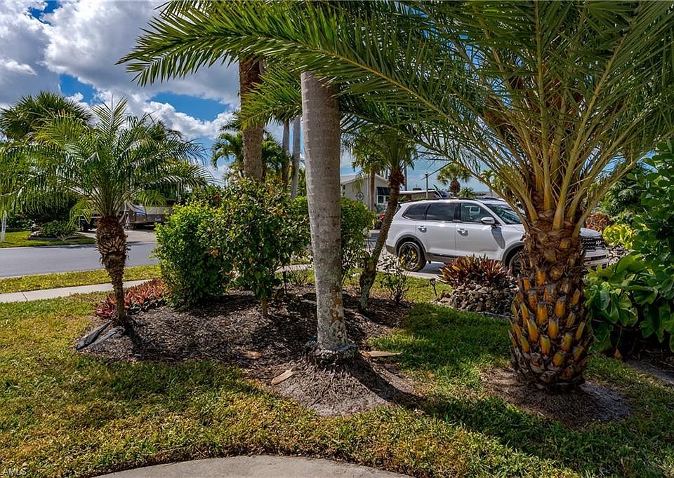 1st image of 1076 Diamond Lake CIR