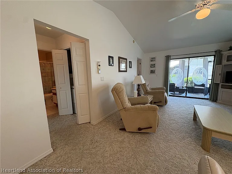 2103 Villaway E — Photo 11
