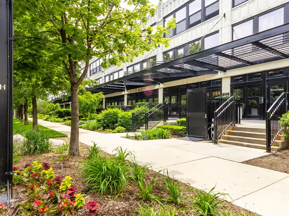 1071 W 15th St Unit 206, Chicago, IL 60608