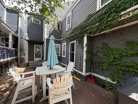 4th image of 259 Emerson St