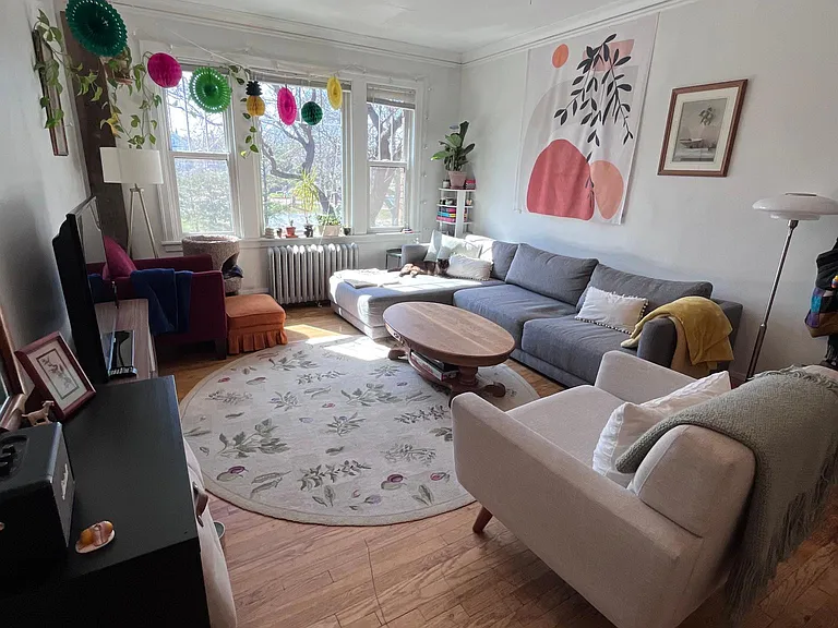 2517 Bryant Ave S #202 — Photo 3