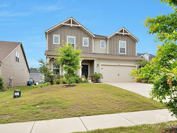 3rd image of 1030 Amberley Crossing Dr