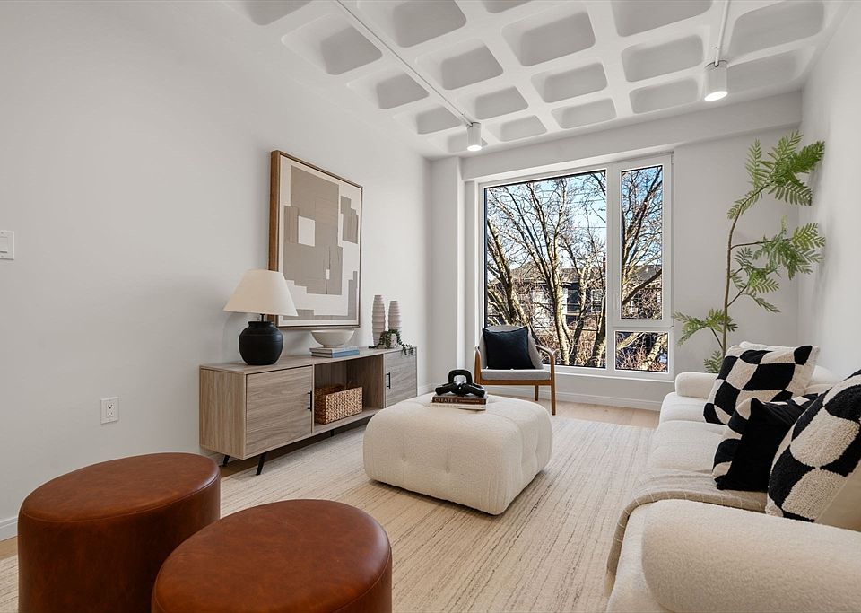 1st image of 125 Lowell St #102