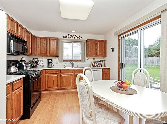 3rd image of 328 White Tail Dr