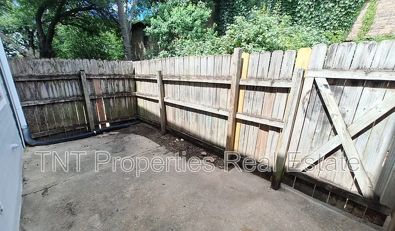 1906 Barak Ln #10 — Photo 10