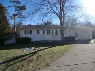 17606 Hickory St, Spring Lake, MI 49456