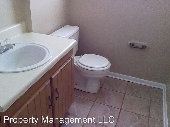 5th image of 104 Helen Cir #A