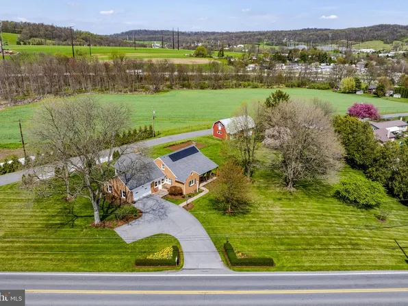 218 Lauschtown Rd, Denver, PA 17517