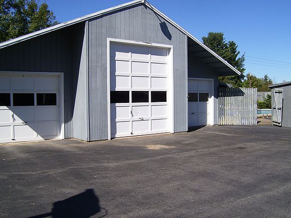 Enormous 3-car garage