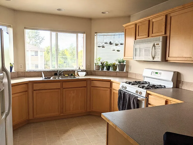 4160 Deemer Rd #201 — Photo 6