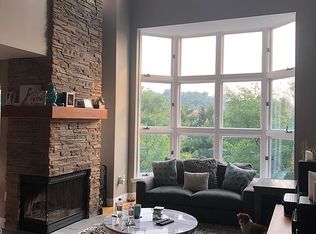 310 Hancock Ct, Edgewater, NJ 07020